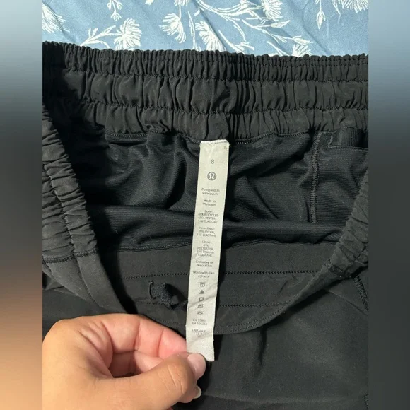 Black hotty hot lululemon shorts - Picture 3 of 3